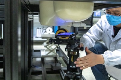 荣耀工厂一线揭秘 与华为共用生产车间及供应链体系，深入解析穿戴设备技术开发